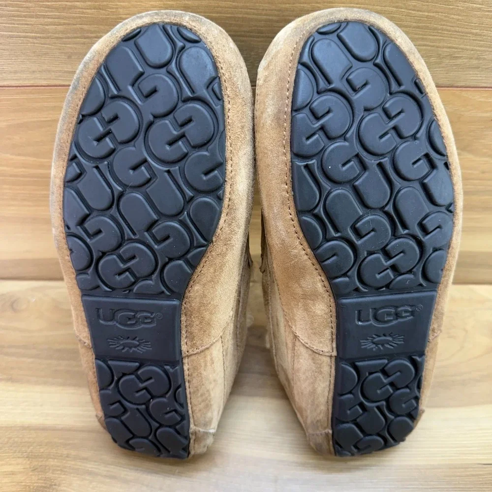 UGG Ascot Mens Slippers 9 Tan Suede Moc Toe Shearling Fur Lined Cozy